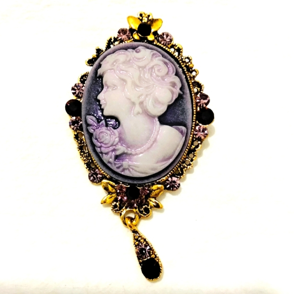 Vintage style Cameo Brooch